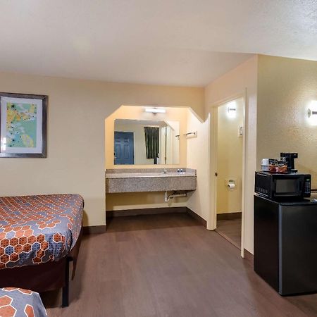 Rodeway Inn & Suites East New Orleans Bagian luar foto