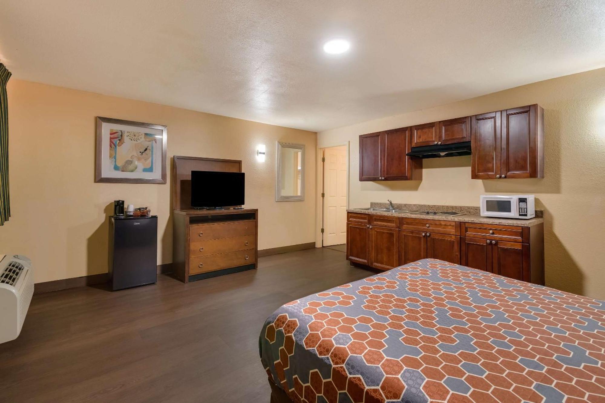 Rodeway Inn & Suites East New Orleans Bagian luar foto