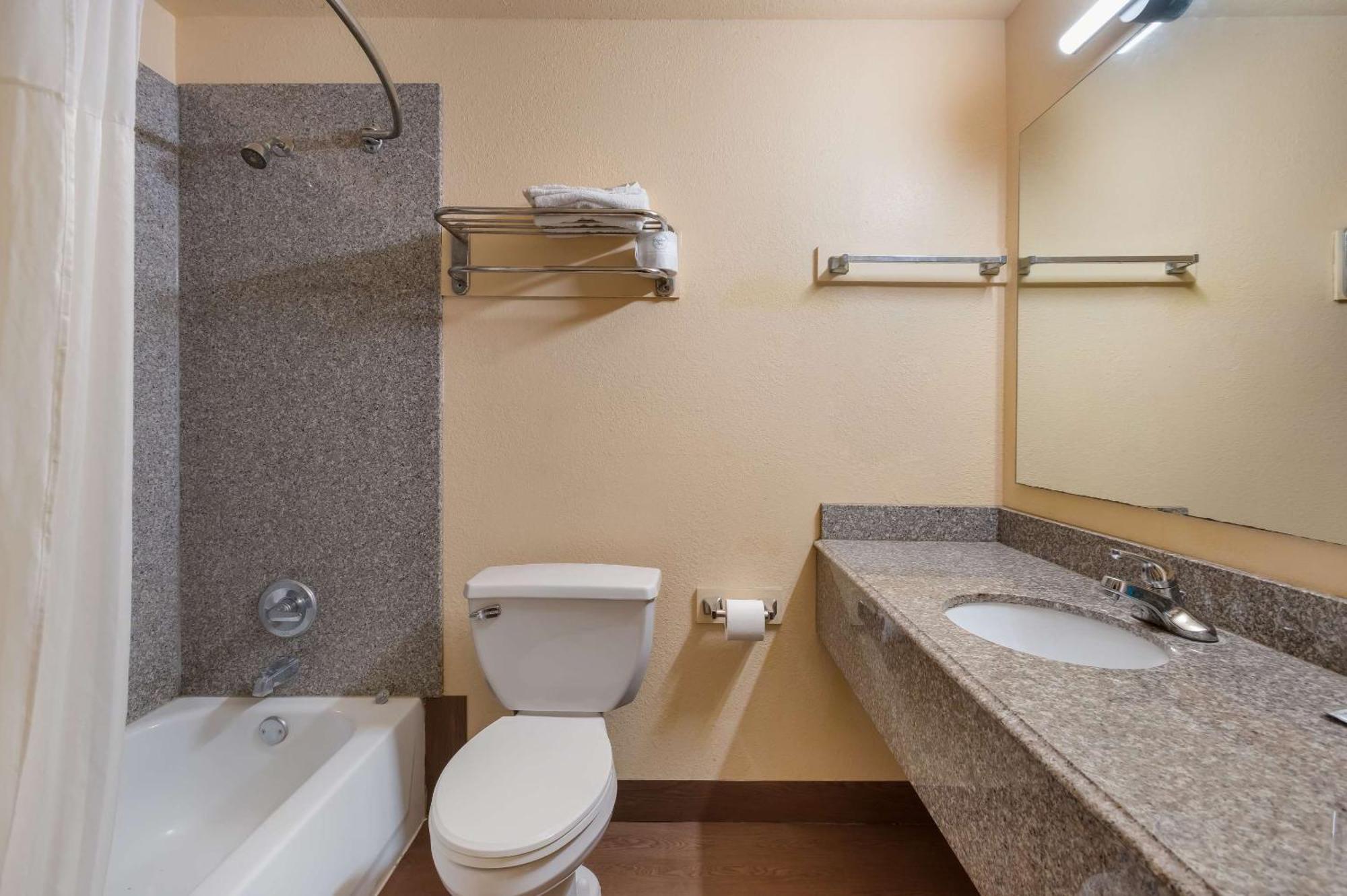 Rodeway Inn & Suites East New Orleans Bagian luar foto